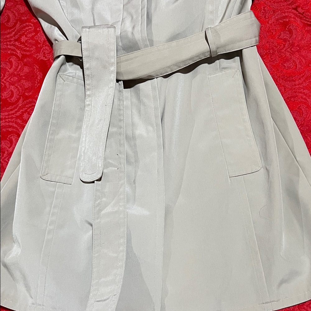 London Fog Women's Beige Trench Coat - Picture 3 of 9